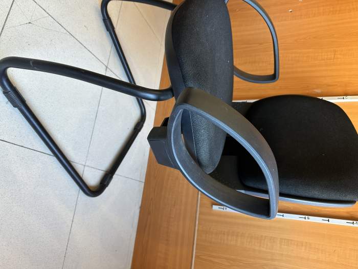 SILLAS DE OFICINA NEGRAS