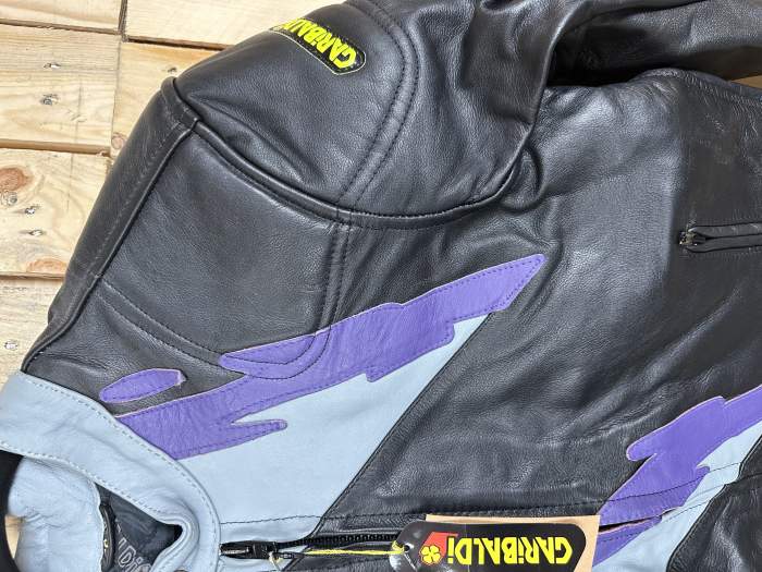 CHAQUETA T-XL MOTO GARIBALDI MORADO