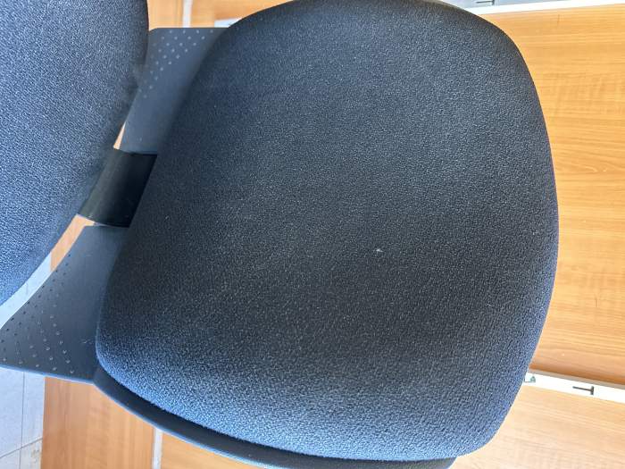 SILLAS DE OFICINA NEGRAS