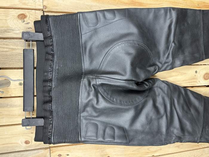 PANTALON T-S DE CUERO PARA MOTO GARIBALDI