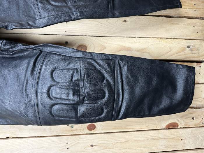 PANTALON T-L DE CUERO PARA MOTO GARIBALDI