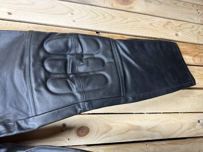 PANTALON T-L DE CUERO PARA MOTO GARIBALDI