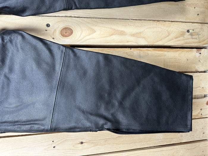 PANTALON T-L DE CUERO PARA MOTO GARIBALDI