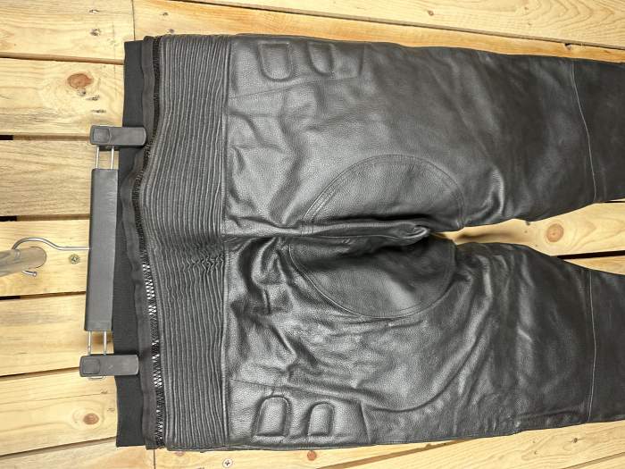 PANTALON T-L DE CUERO PARA MOTO GARIBALDI