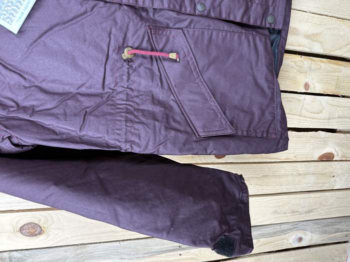 CHAQUETA T-M IMPERMEABLE KIWI GRASA BURDEOS