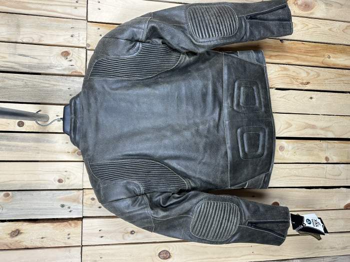 CHAQUETA T-M DE CUERO GASTADO GARIBALDI