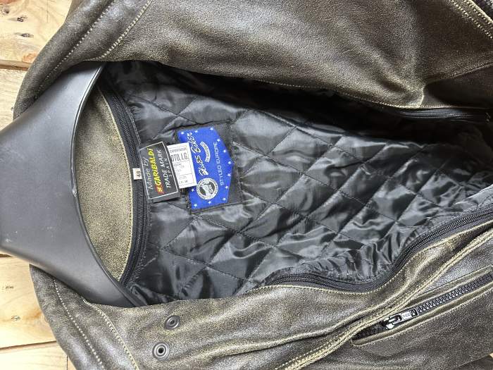 CHAQUETA T-M DE CUERO GASTADO GARIBALDI