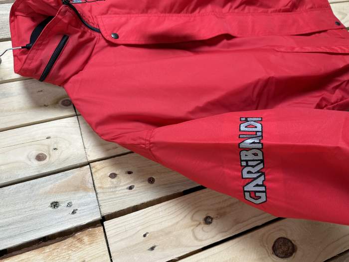 CHAQUETA T-M CHUBASQUERO GARIBALDI ROJO