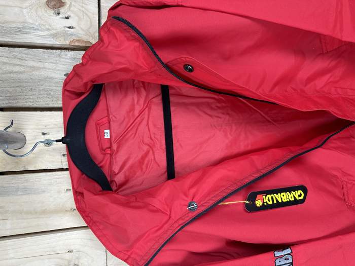 CHAQUETA T-M CHUBASQUERO GARIBALDI ROJO