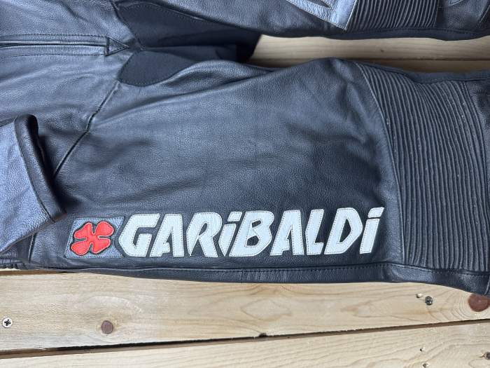 MONO T-M 2 PIEZAS COMPETICION GARIBALDI NEGRO