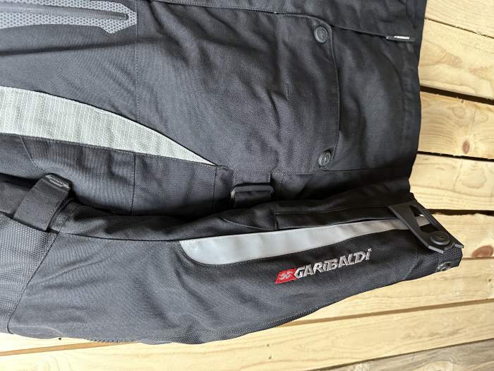 CHAQUETA T-M DE MOTO NEGRA ARROW GARIBALDI
