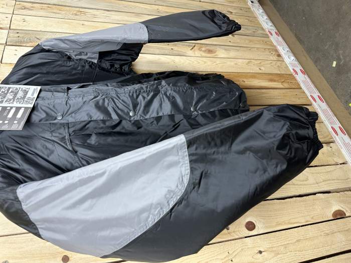 CHAQUETA T-L IMPERMEABLE GARIBALDI GRIS