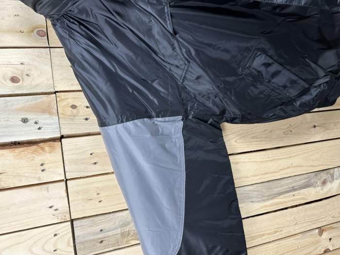 CHAQUETA T-L IMPERMEABLE GARIBALDI GRIS