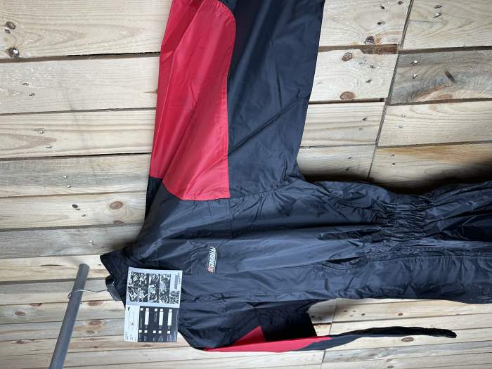 MONO T-S LLUVIA IMPERMEABLE GARIBALDI ROJO 2