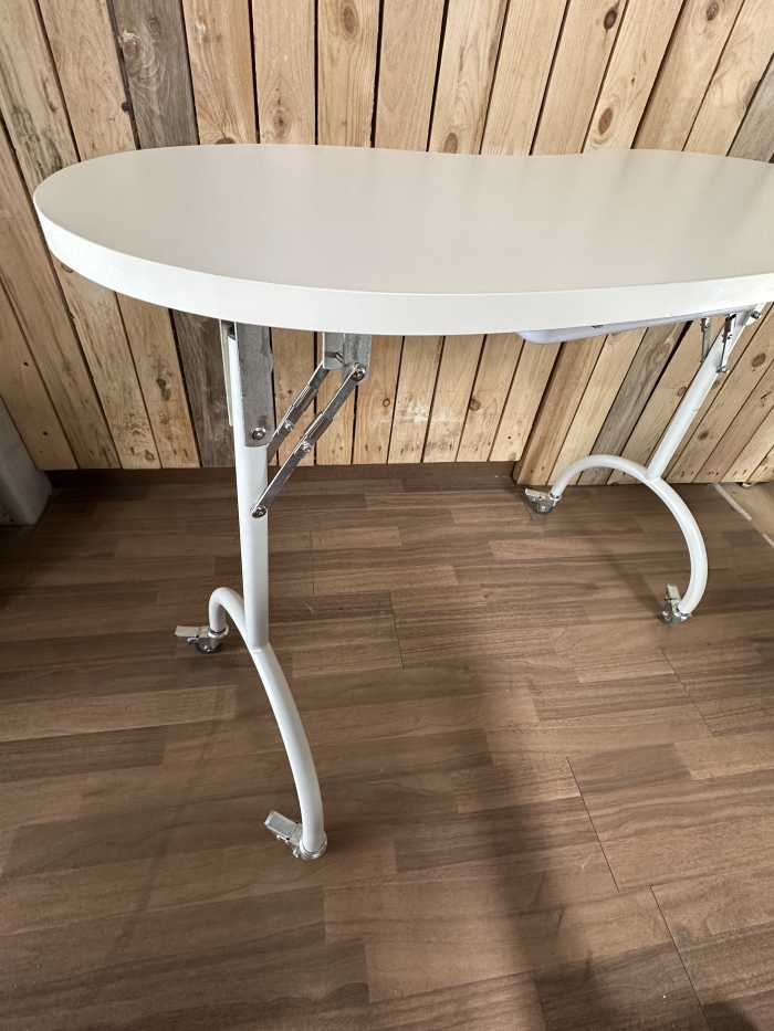 MESA AUXILIAR PARA MANICURA PROFESIONAL - QrBox.es