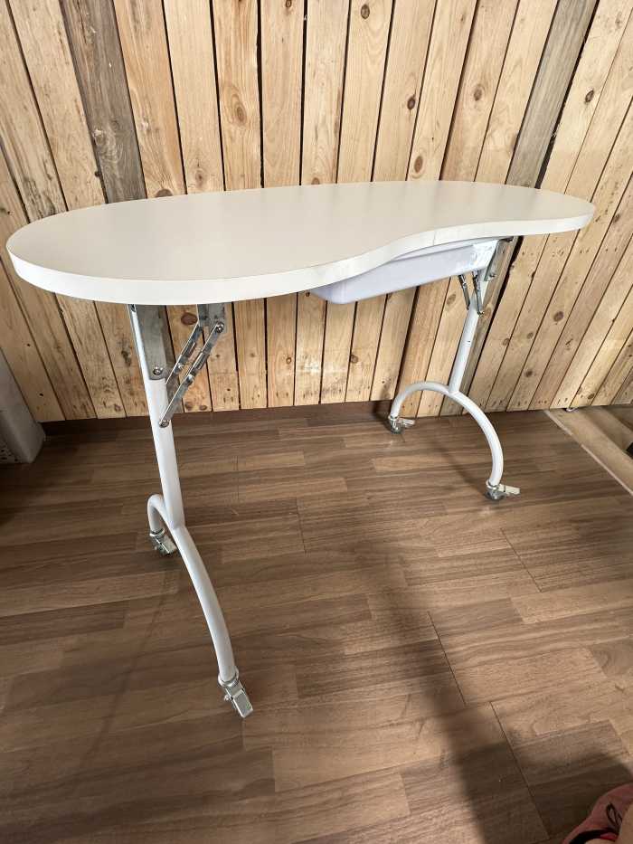 MESA AUXILIAR PARA MANICURA PROFESIONAL - QrBox.es