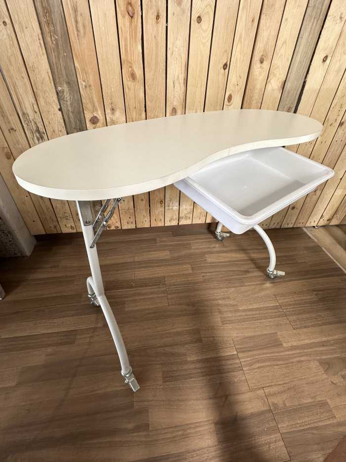 MESA AUXILIAR PARA MANICURA PROFESIONAL - QrBox.es