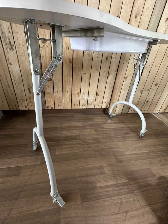 MESA AUXILIAR PARA MANICURA PROFESIONAL - QrBox.es