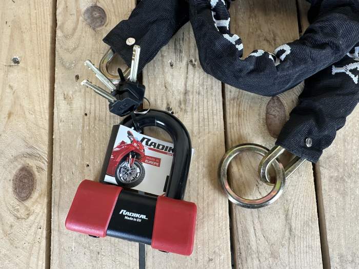 CADENA DE SEGURIDAD CON CANDADO RADIKAL