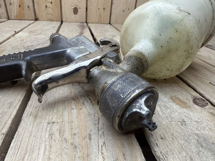 PISTOLA AEROGRÁFICA NEUMÁTICA GRIS