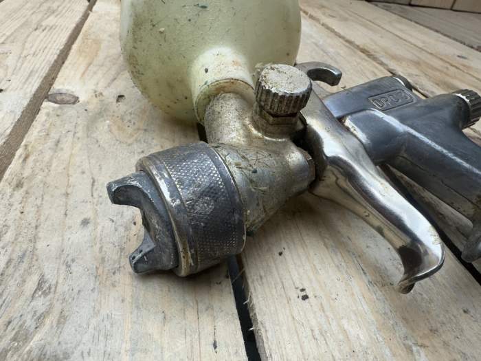 PISTOLA AEROGRÁFICA NEUMÁTICA GRIS