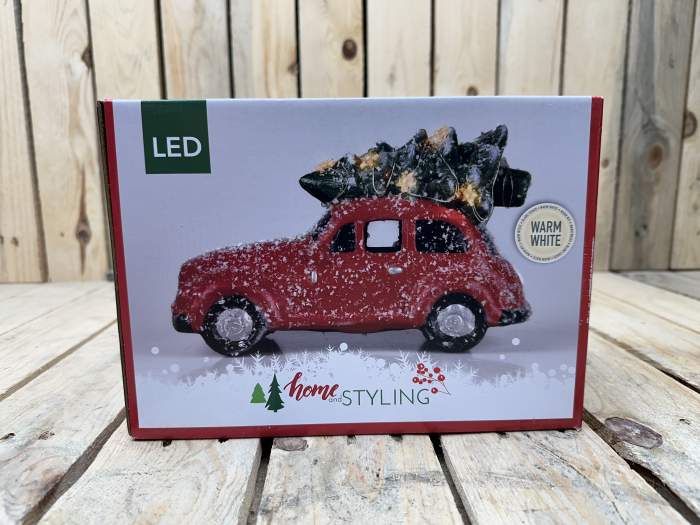 COCHE NAVIDEÑO CON ARBOL ROJO 23CM