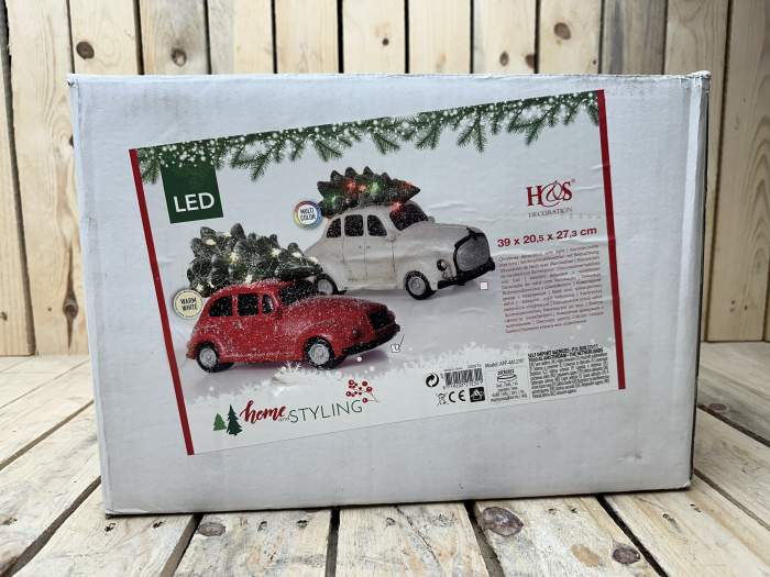 COCHE NAVIDEÑO CON ARBOL ROJO 39CM