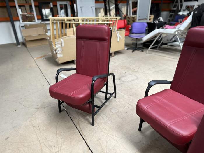 BUTACA RECLINABLE CON REPOSAPIES - QrBox.es