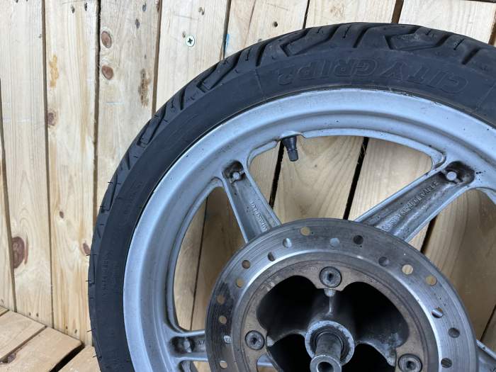 RUEDA DELANTERA COMPLETA SH125 2005