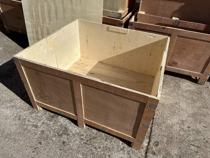 PALET BOX CON TAPA 125X110X74 CM