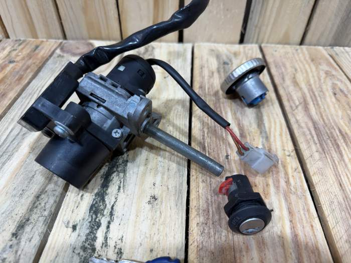 CLAUSOR + TAPON GASOLINA YAMAHA XMAX 125 2006