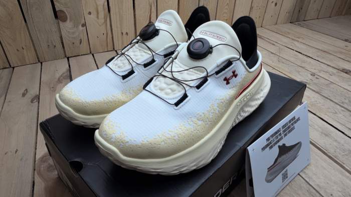 BAMBAS UNDER ARMOUR SLIPSPEED 44 - QrBox.es