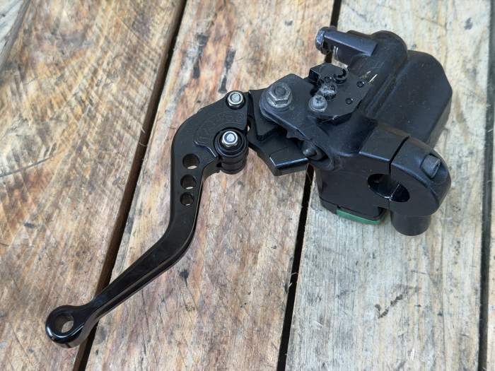BOMBA DE FRENO DELANTERA KAWASAKI ER-6N 09-11