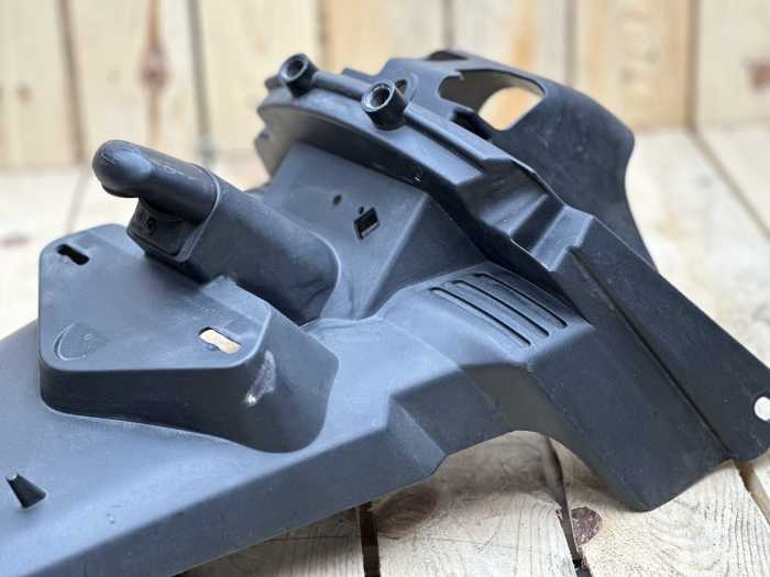 GUARDABARROS PORTAMATRICULAS XMAX 125 2007