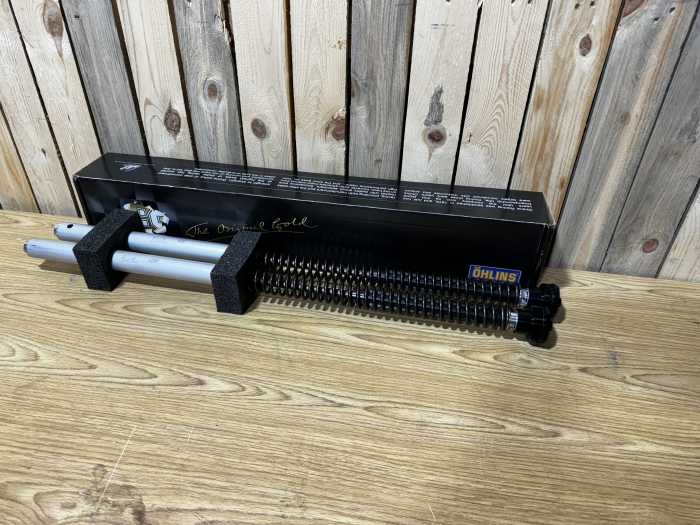 KIT CARTUCHOS DELANTEROS OHLINS NIX30 FKS513 - QrBox.es