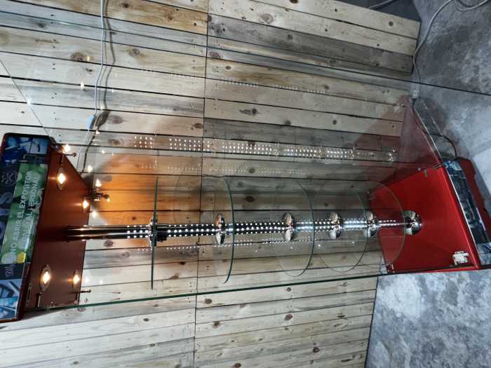 VITRINA EXPOSITORA GIRATORIA CON LUZ