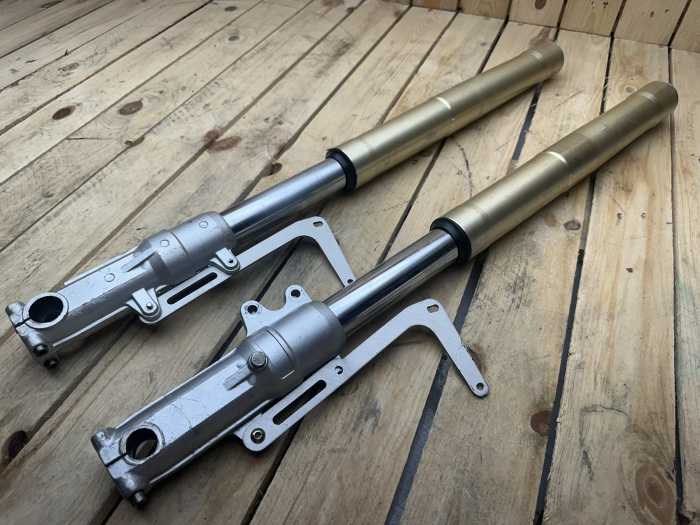 HORQUILLAS DELANTERAS APRILIA FUTURA AF1