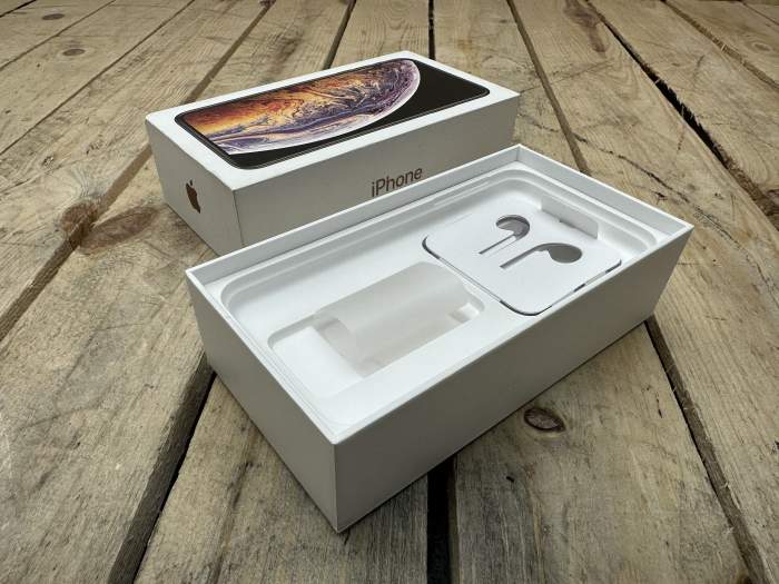 CAJA IPHONE XS MAX 64GB GOLD