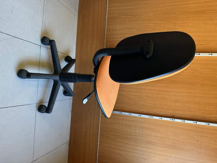 SILLA DE OFICINA CON RUEDAS NARANJA