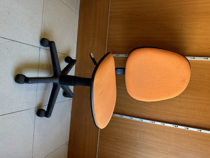 SILLA DE OFICINA CON RUEDAS NARANJA