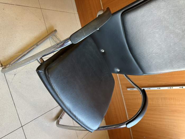 SILLA DE OFICINA FLOTANTE NEGRA