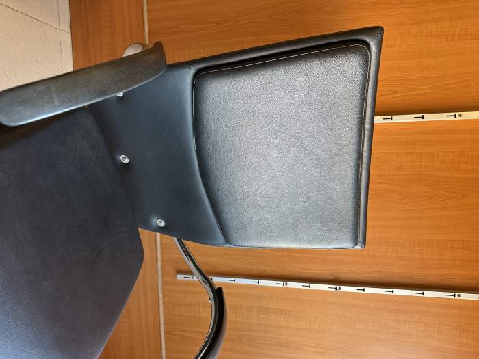 SILLA DE OFICINA FLOTANTE NEGRA