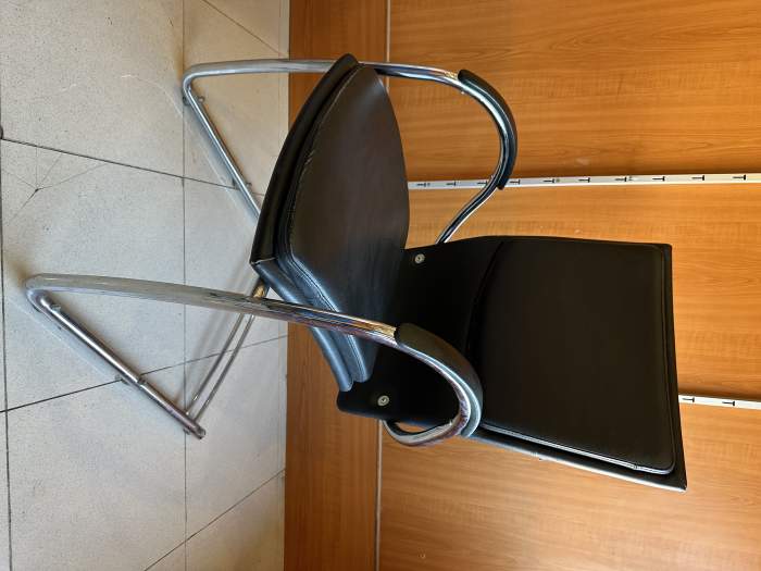 SILLA DE OFICINA FLOTANTE NEGRA