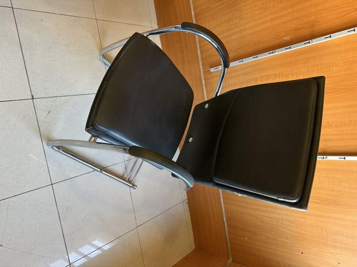 SILLA DE OFICINA FLOTANTE NEGRA