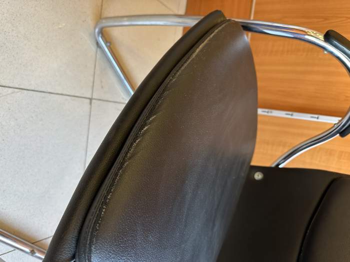 SILLA DE OFICINA FLOTANTE NEGRA