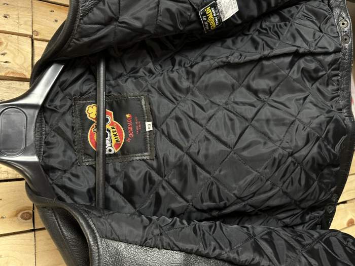 CHAQUETA T-M DE CUERO NEGRO GARIBALDI 2