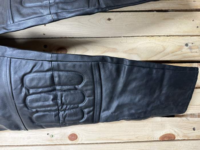 PANTALON T-XL DE CUERO PARA MOTO GARIBALDI 4