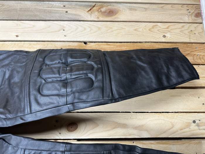 PANTALON T-XL DE CUERO PARA MOTO GARIBALDI 4