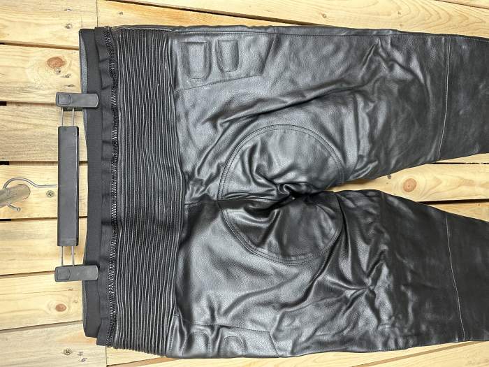 PANTALON T-XL DE CUERO PARA MOTO GARIBALDI 4