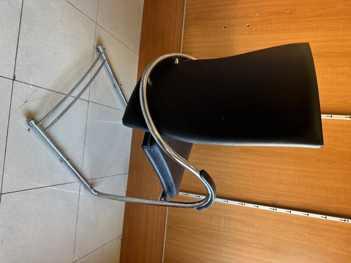 SILLA DE OFICINA FLOTANTE NEGRA